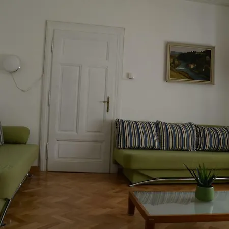 Flower Valley Apartment *